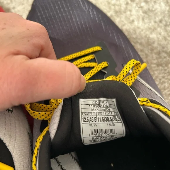 Disney Brooks Ghost Max 2 Mickey sneakers - Picture 4 of 5